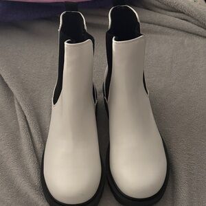 🤍 Soda White Chelsea Boots | Women’s Size 10